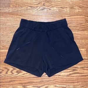 NWOT Lululemon on the fly shorts 4” inseam